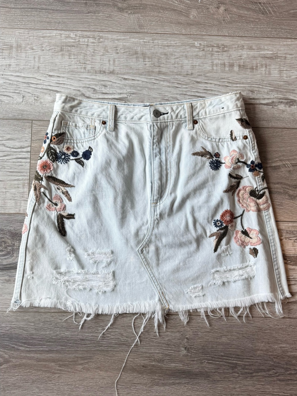 Abercrombie & Fitch Embroidered Denim Mini Skirt Light Wash Distressed Floral